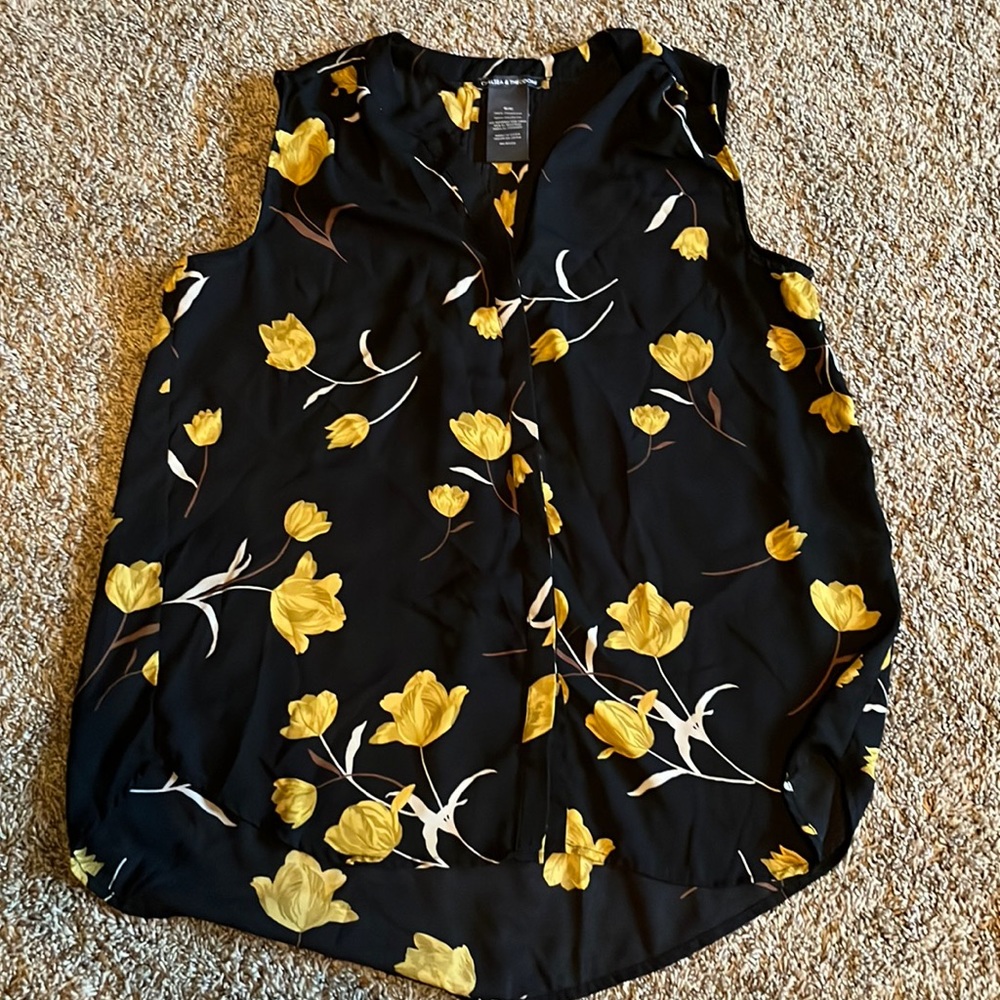 Small Chelsea&Theodore sleeveless EUC blouse